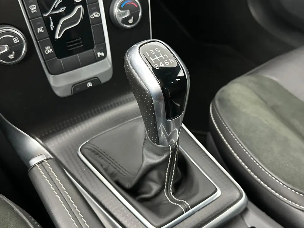 Volvo V40 1.5 T2 R-Design FULL LED - DEALER OND - NAVI - STO uit 2019, foto 12