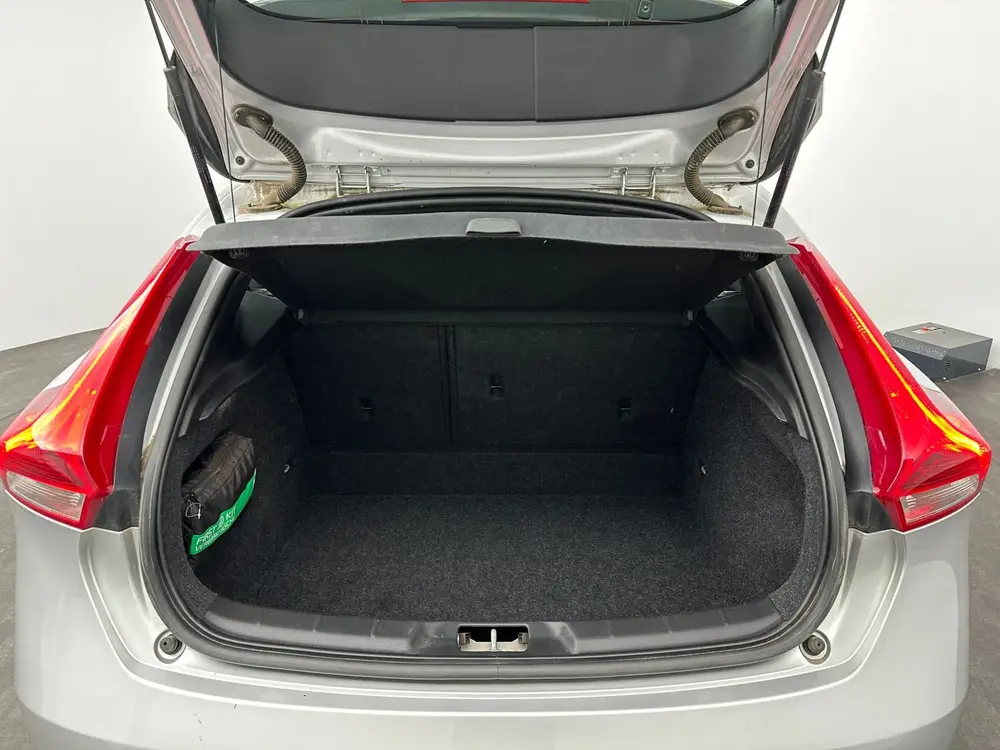 Volvo V40 1.5 T2 R-Design FULL LED - DEALER OND - NAVI - STO uit 2019, foto 16