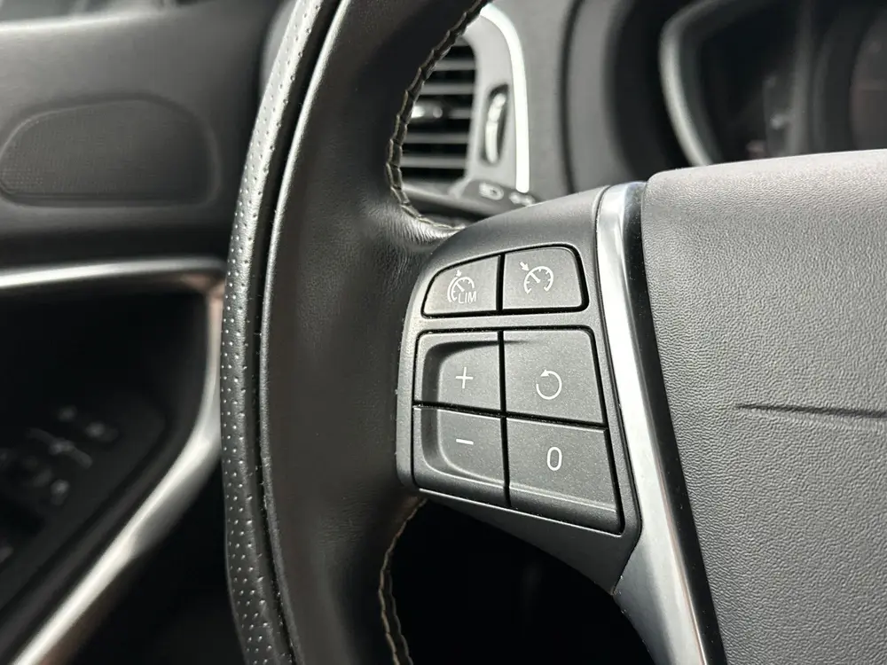 Volvo V40 1.5 T2 R-Design FULL LED - DEALER OND - NAVI - STO uit 2019, foto 17