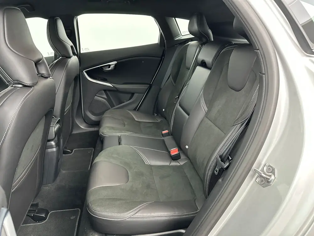 Volvo V40 1.5 T2 R-Design FULL LED - DEALER OND - NAVI - STO uit 2019, foto 4