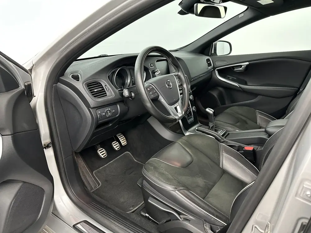 Volvo V40 1.5 T2 R-Design FULL LED - DEALER OND - NAVI - STO uit 2019, foto 8
