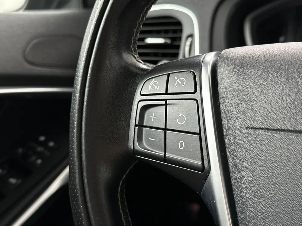 Volvo V40 1.5 T2 Edition R-Design - FULL LED - NAVI - AUTOMA uit 2019, foto 17