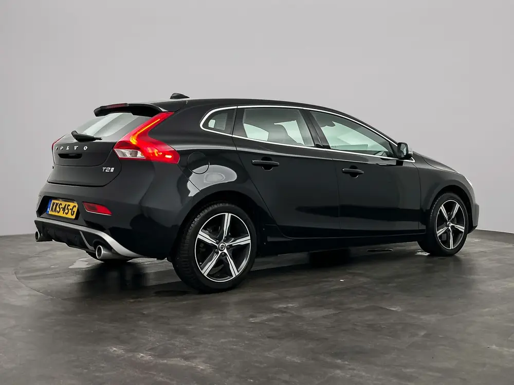 Volvo V40 1.5 T2 Edition R-Design - FULL LED - NAVI - AUTOMA uit 2019, foto 2