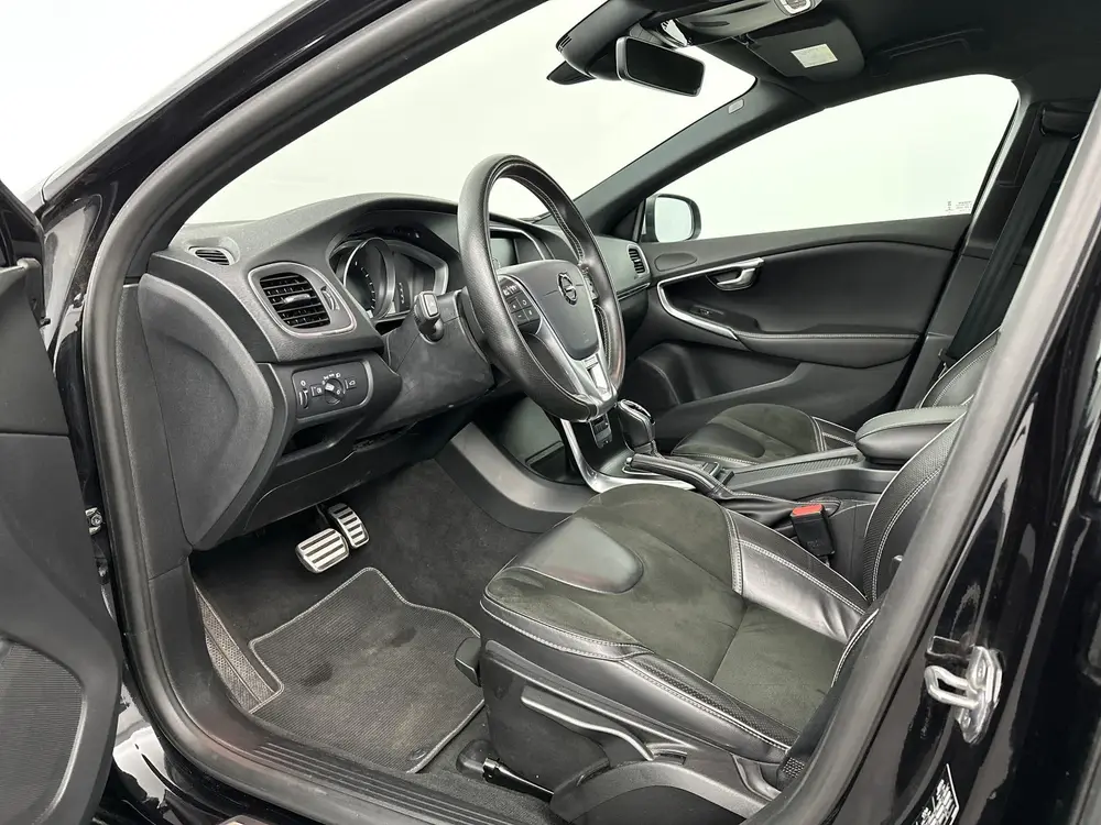 Volvo V40 1.5 T2 Edition R-Design - FULL LED - NAVI - AUTOMA uit 2019, foto 4