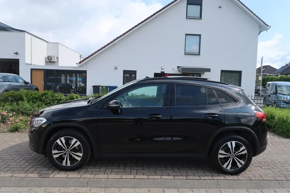 Mercedes-Benz GLA 250 e NIGHT PAKKET uit 2021, foto 2