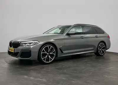 BMW 5-serie 530e High Executive M-Sport BERNINAGRAU uit 2021