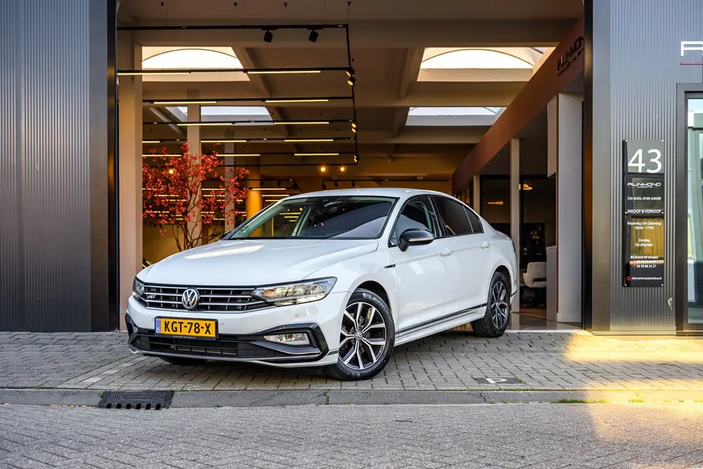 Volkswagen Passat 1.5 TSI R-Line|Camera|Acc|Lane-Assist|Keyl uit 2019