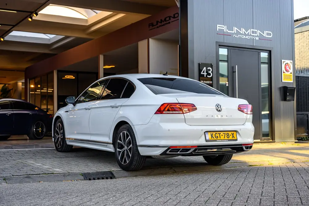 Volkswagen Passat 1.5 TSI R-Line|Camera|Acc|Lane-Assist|Keyl uit 2019, foto 3