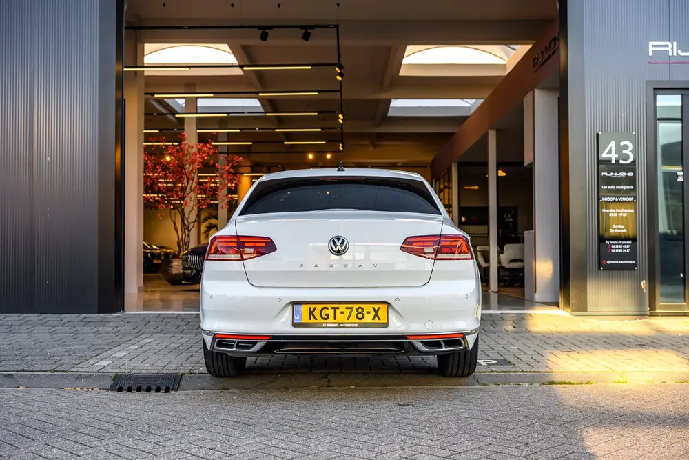 Volkswagen Passat 1.5 TSI R-Line|Camera|Acc|Lane-Assist|Keyl uit 2019, foto 4