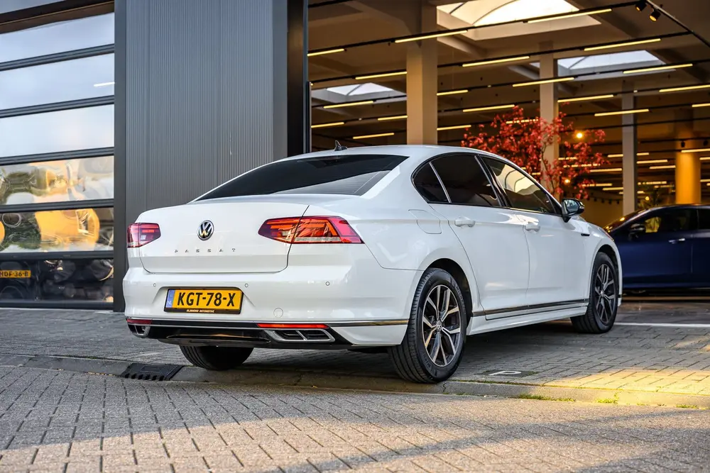 Volkswagen Passat 1.5 TSI R-Line|Camera|Acc|Lane-Assist|Keyl uit 2019, foto 7