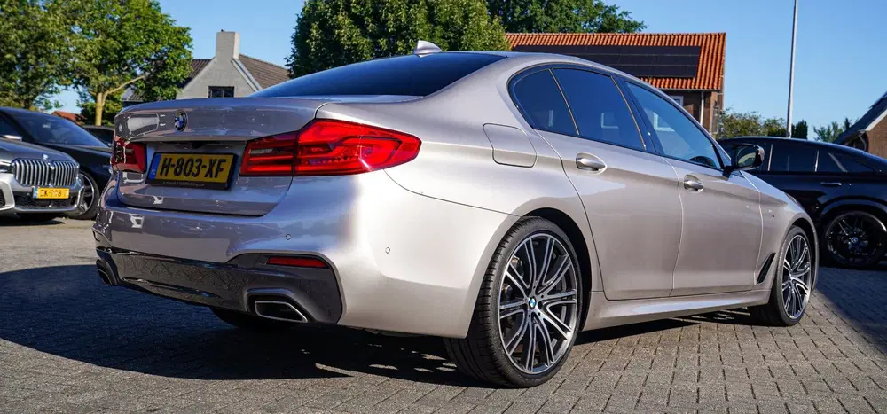 BMW 5-serie 520i High Executive Edition uit 2020, foto 2