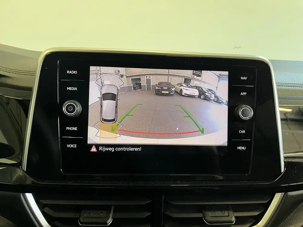 Volkswagen T-Roc 1.5 TSI 150pk DSG R-Line Camera Navigatie A uit 2024, foto 3