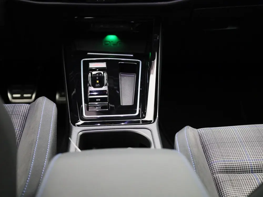 Volkswagen Golf 1.5 eHybrid GTE 272 PK| | SoH 100% | Panoram uit 2025, foto 10