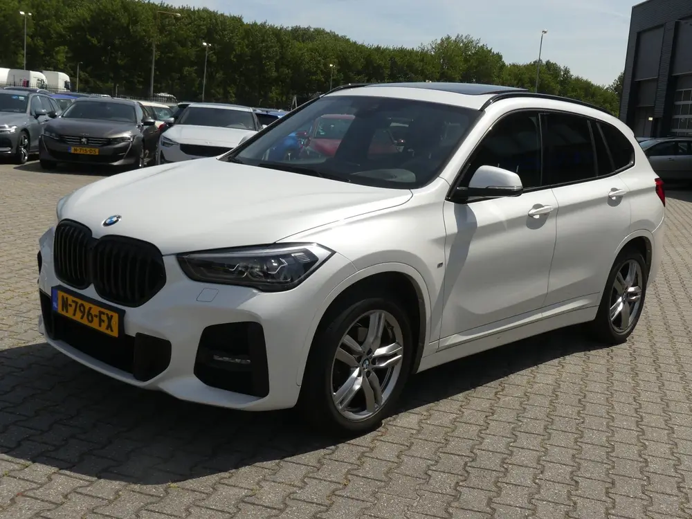 BMW X1 SDrive18i High Executive M-Sport uit 2021, foto 2
