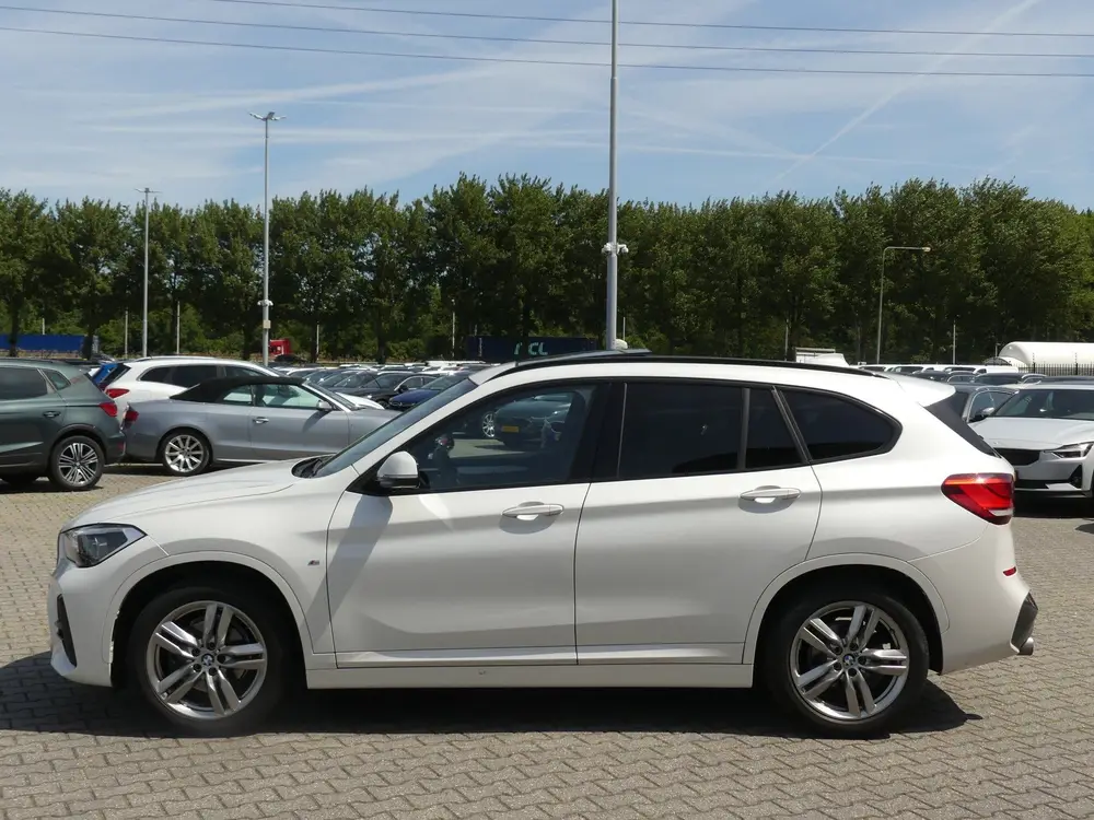 BMW X1 SDrive18i High Executive M-Sport uit 2021, foto 3