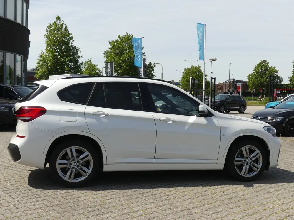 BMW X1 SDrive18i High Executive M-Sport uit 2021, foto 6