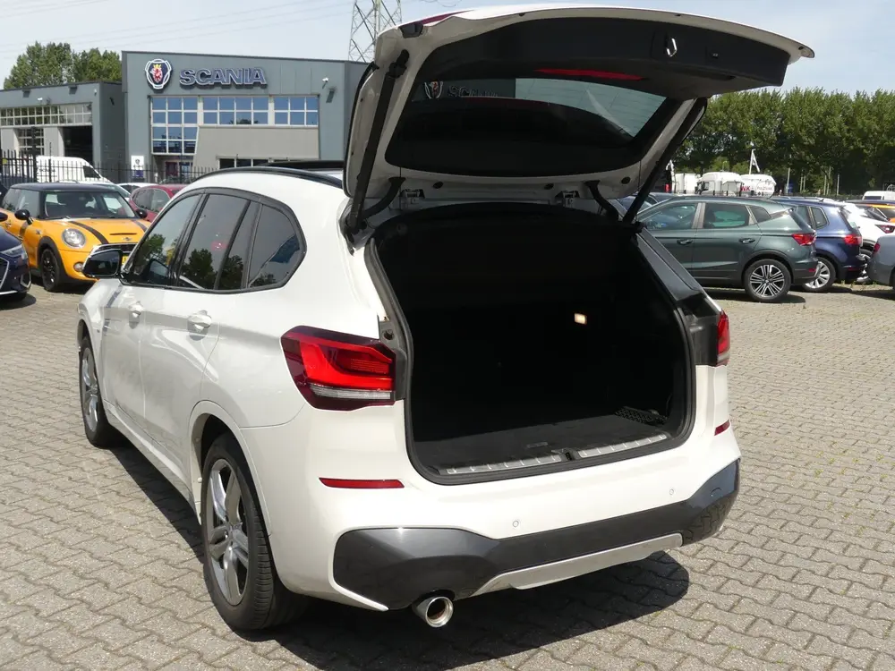 BMW X1 SDrive18i High Executive M-Sport uit 2021, foto 8