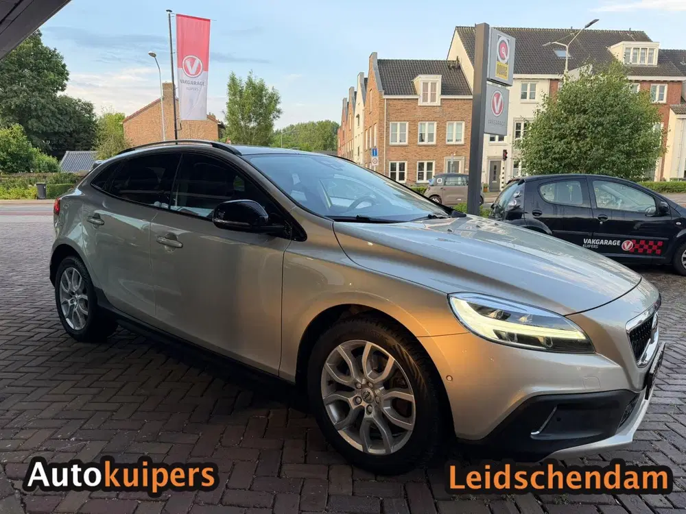 Volvo V40 Cross Country 1.5 T3 Polar+ Luxury uit 2020, foto 3
