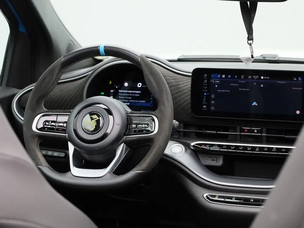 Fiat 500C Abarth Scorpionissima 42 kWh uit 2023, foto 9