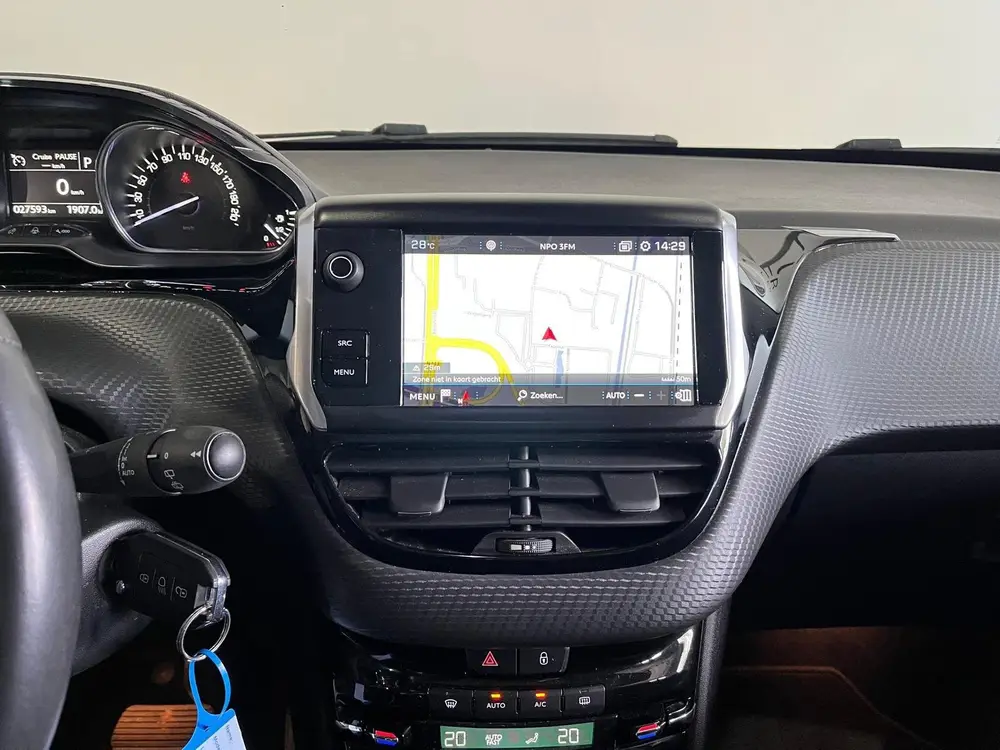 Peugeot 2008 1.2 PureTech Allure uit 2019, foto 11
