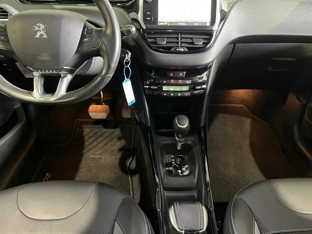 Peugeot 2008 1.2 PureTech Allure uit 2019, foto 12