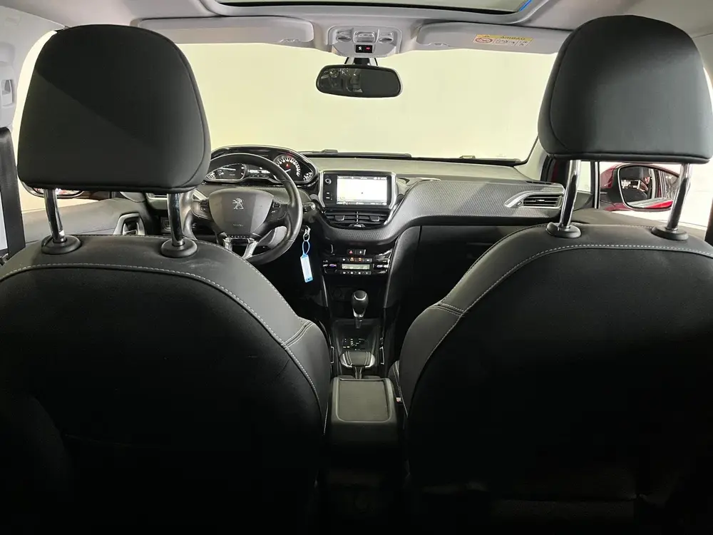 Peugeot 2008 1.2 PureTech Allure uit 2019, foto 13
