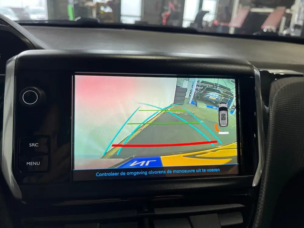 Peugeot 2008 1.2 PureTech Allure uit 2019, foto 17