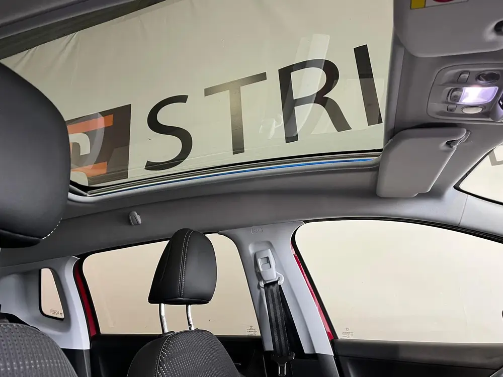 Peugeot 2008 1.2 PureTech Allure uit 2019, foto 18
