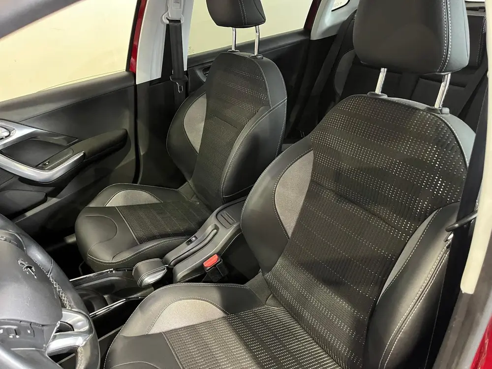 Peugeot 2008 1.2 PureTech Allure uit 2019, foto 9