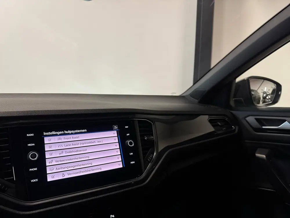 Volkswagen T-Roc 1.5 TSI Sport Business R-Line PANO CAM uit 2020, foto 17