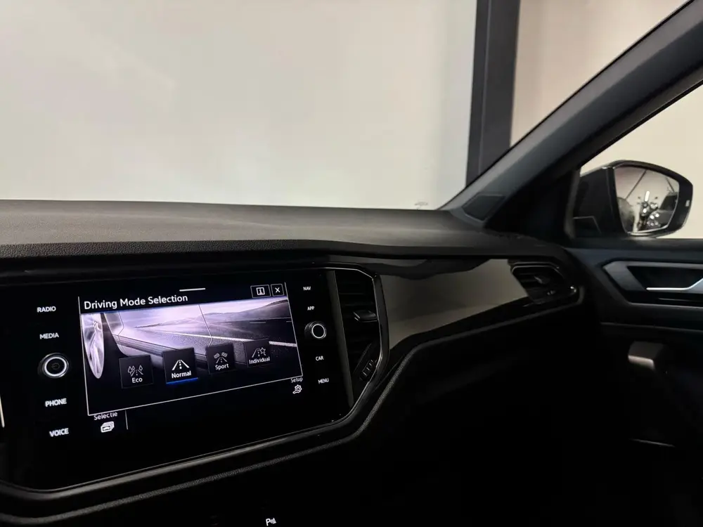 Volkswagen T-Roc 1.5 TSI Sport Business R-Line PANO CAM uit 2020, foto 19