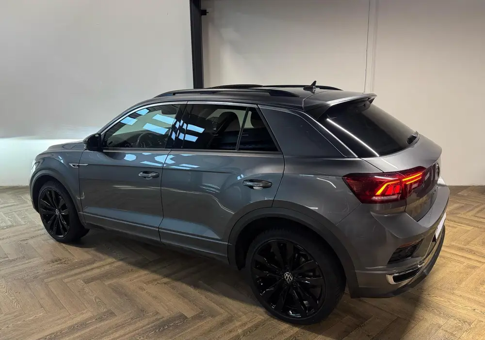 Volkswagen T-Roc 1.5 TSI Sport Business R-Line PANO CAM uit 2020, foto 2