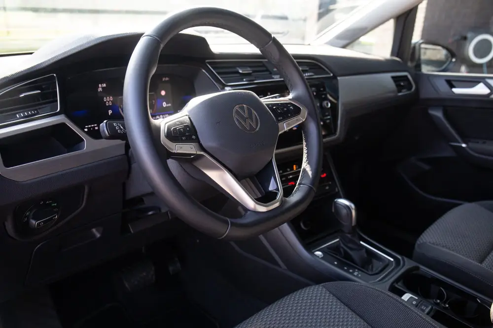 Volkswagen Touran 1.5 TSI Comfortline Business 7p , 7 persoo uit 2024, foto 9