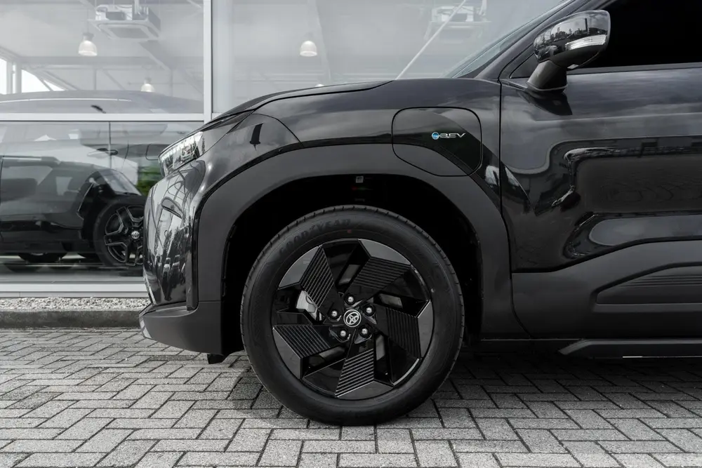 Toyota Urban Cruiser Dynamic 61 kWh uit 2026, foto 10