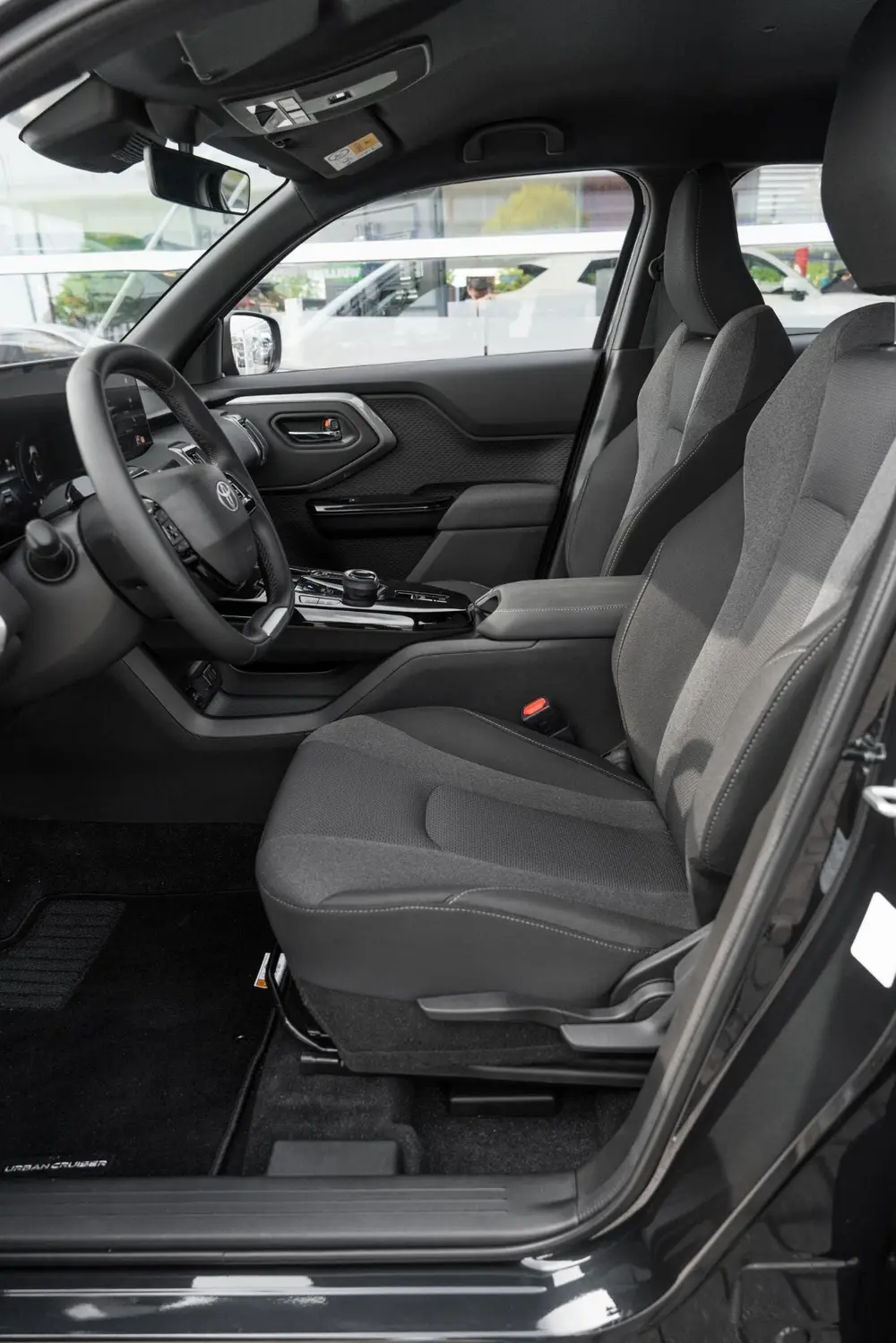 Toyota Urban Cruiser Dynamic 61 kWh uit 2026, foto 11