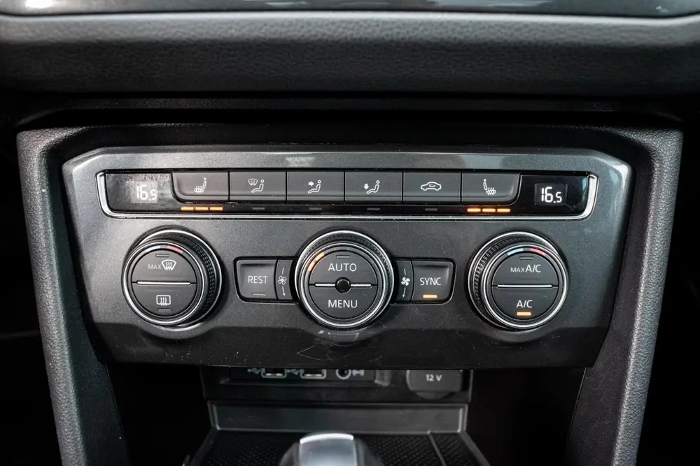 Volkswagen Tiguan 1.5 TSI ACT Highline R-Line|PANO|ADAPT. CR uit 2020, foto 17