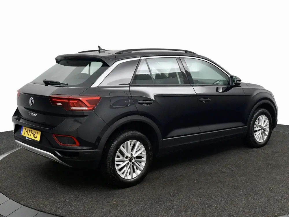 Volkswagen T-Roc 1.0 TSI Life zwart uit 2023, foto 5