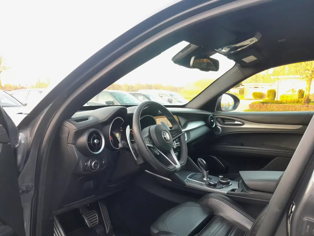Alfa Romeo Stelvio 2.0 T AWD B-Tech - Leder - Veloce interie uit 2019, foto 11