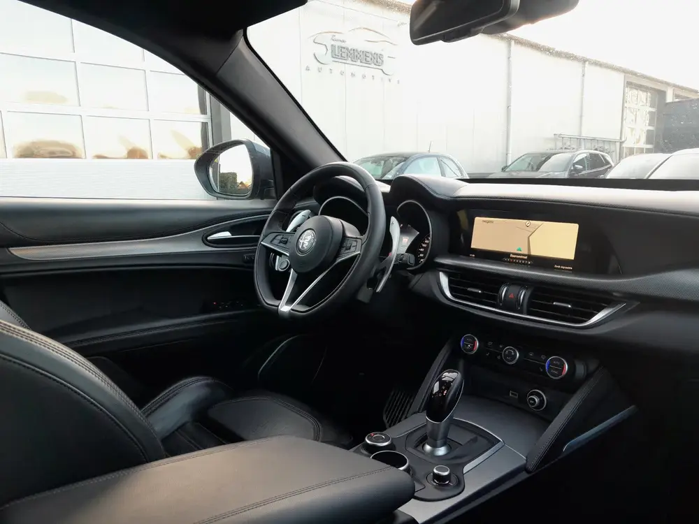 Alfa Romeo Stelvio 2.0 T AWD B-Tech - Leder - Veloce interie uit 2019, foto 12