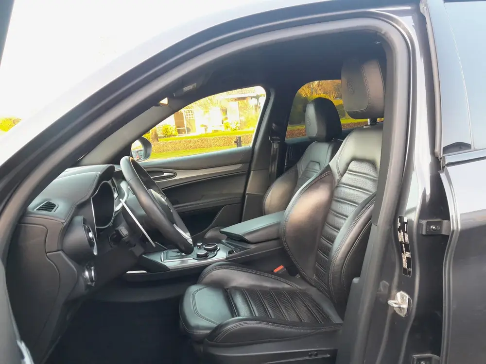 Alfa Romeo Stelvio 2.0 T AWD B-Tech - Leder - Veloce interie uit 2019, foto 13