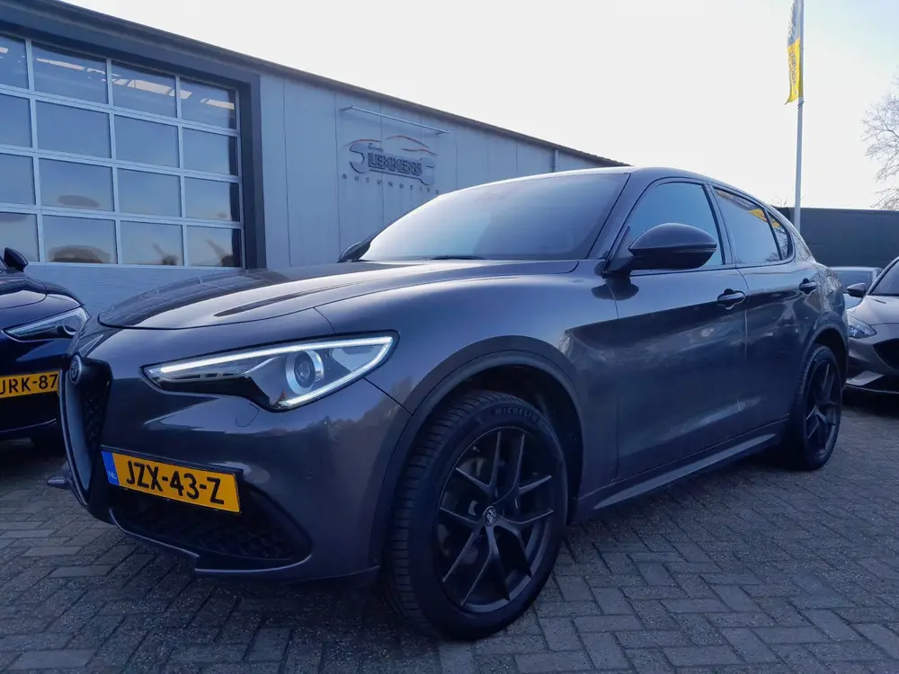 Alfa Romeo Stelvio 2.0 T AWD B-Tech - Leder - Veloce interie uit 2019, foto 3