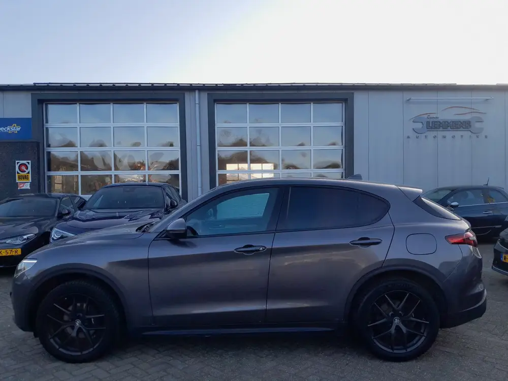 Alfa Romeo Stelvio 2.0 T AWD B-Tech - Leder - Veloce interie uit 2019, foto 4