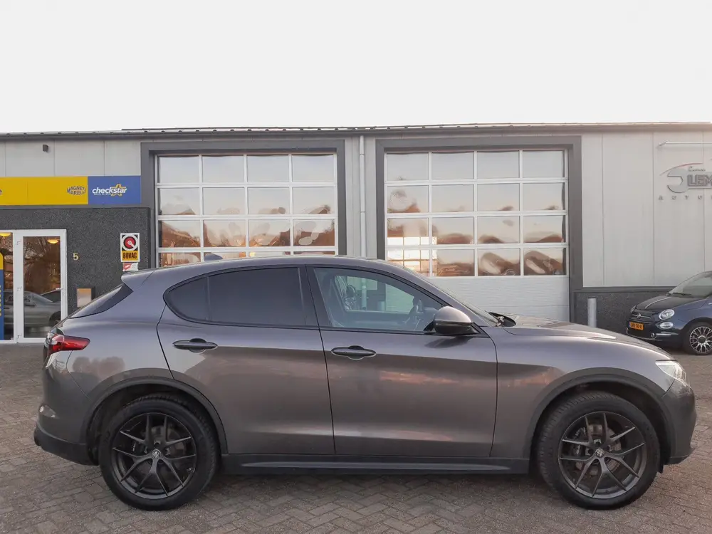 Alfa Romeo Stelvio 2.0 T AWD B-Tech - Leder - Veloce interie uit 2019, foto 5