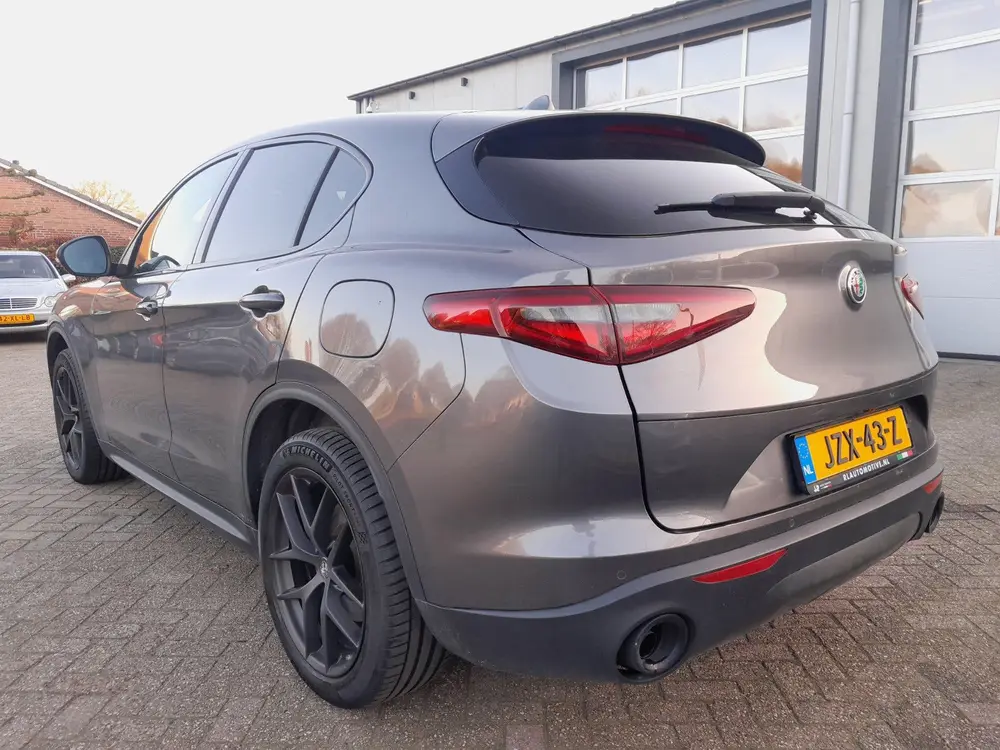 Alfa Romeo Stelvio 2.0 T AWD B-Tech - Leder - Veloce interie uit 2019, foto 8
