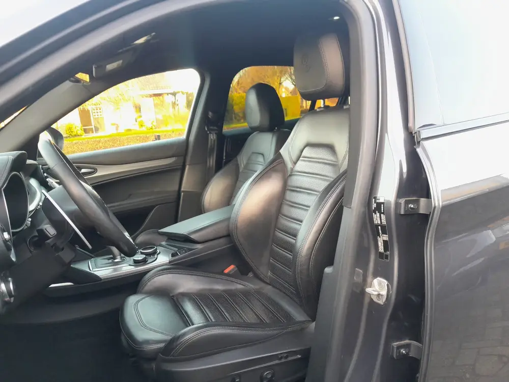 Alfa Romeo Stelvio 2.0 T AWD B-Tech - Leder - Veloce interie uit 2019, foto 9