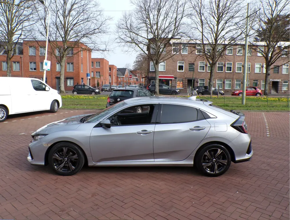 Honda Civic 1.0 i-VTEC Elegance AUTOMAAT DEALER ONDERHOUDEN uit 2020, foto 2
