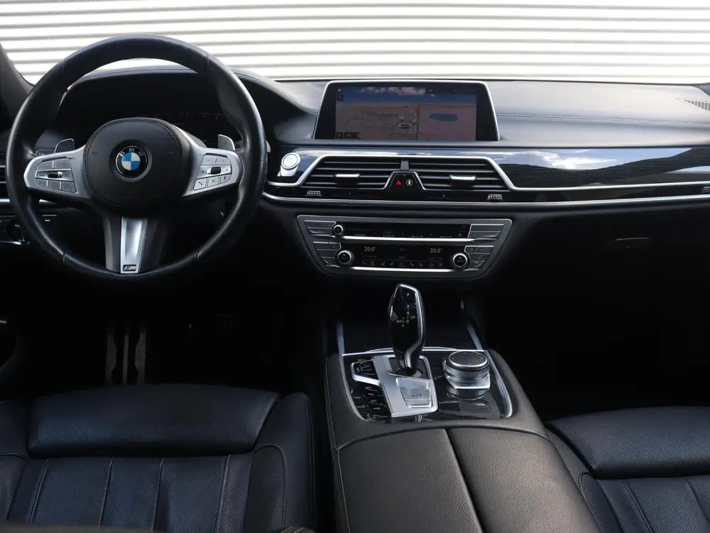 BMW 7-serie Sedan 745e High Executive uit 2020, foto 12