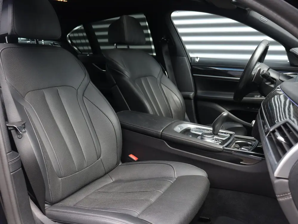 BMW 7-serie Sedan 745e High Executive uit 2020, foto 9