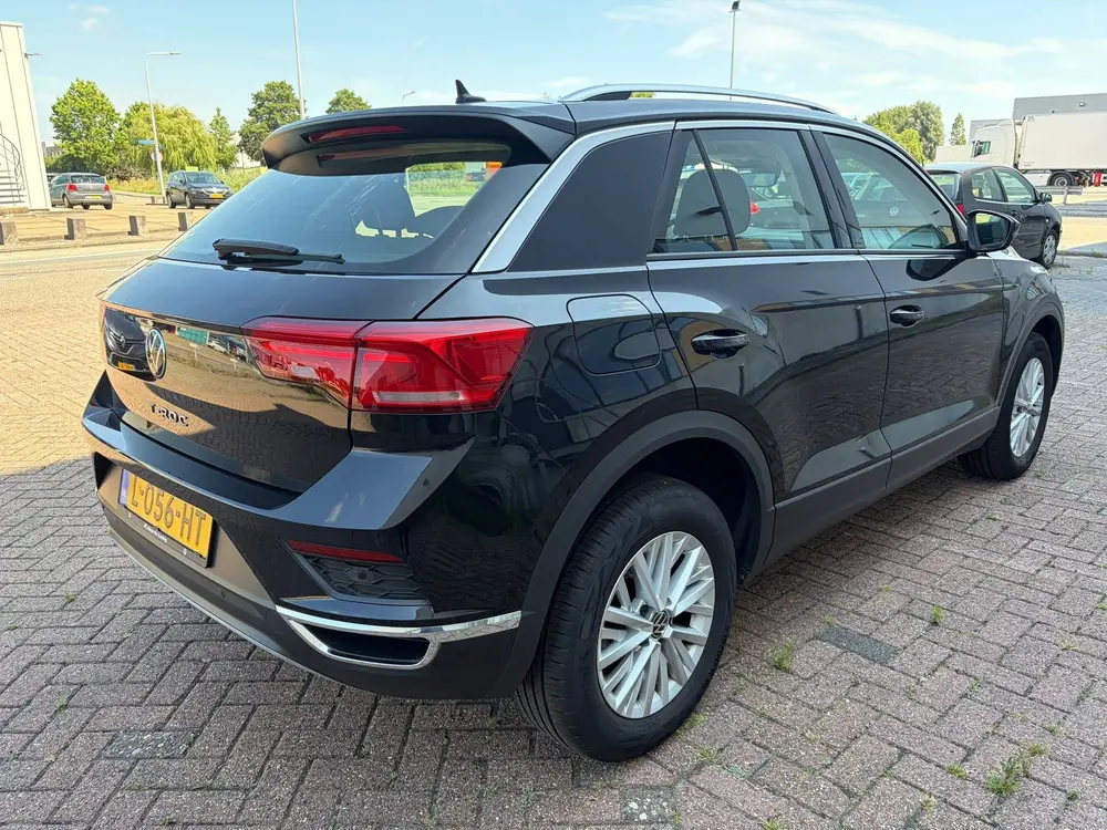 Volkswagen T-Roc 1.0 TSI Style Business / CarPlay uit 2021, foto 2