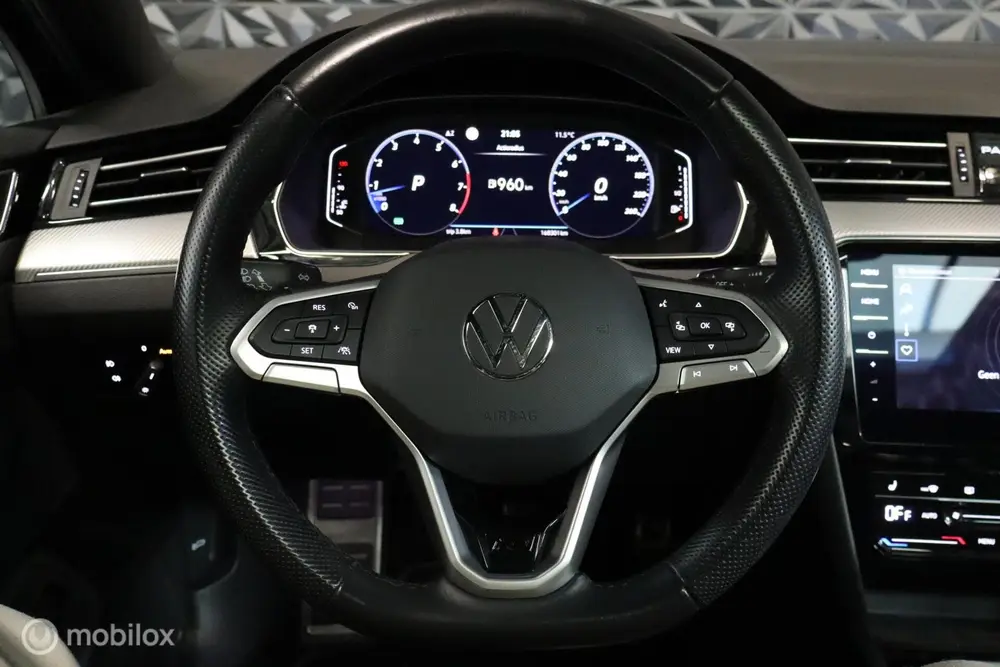 Volkswagen Passat Variant 1.5 TSI R-Line Business + | PANO | uit 2021, foto 15